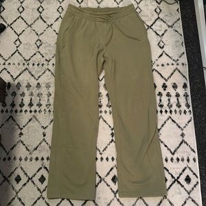 Lululemon - Green Loungeful Sweatpants